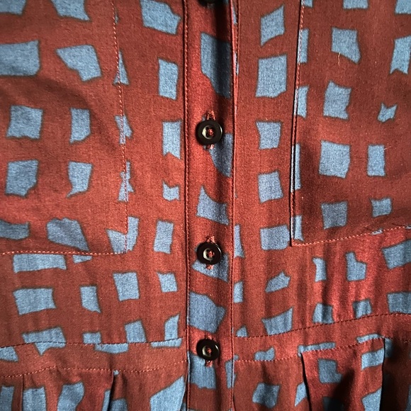 Patterned dress with buttons - Picture 4 of 4